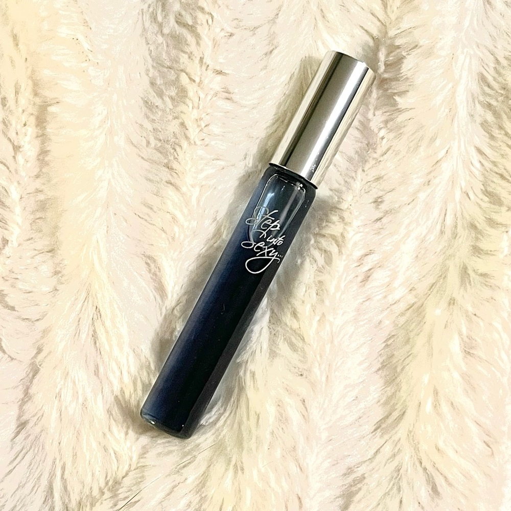 Step Into Sexy Vintage Roll-on Perfume .33 fl oz